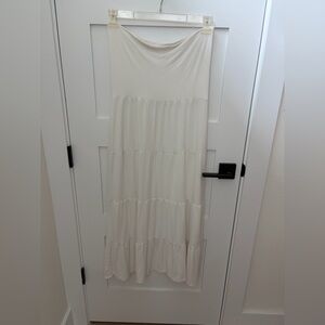 Chicos (no tag) Tiered Maxi Skirt in white- size Medium- stretch cotton-